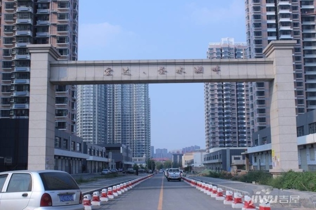 圣水湖畔.jpg